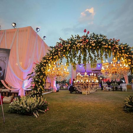 Golden Galaxy Hotels And Resorts Delhi  Bagian luar foto